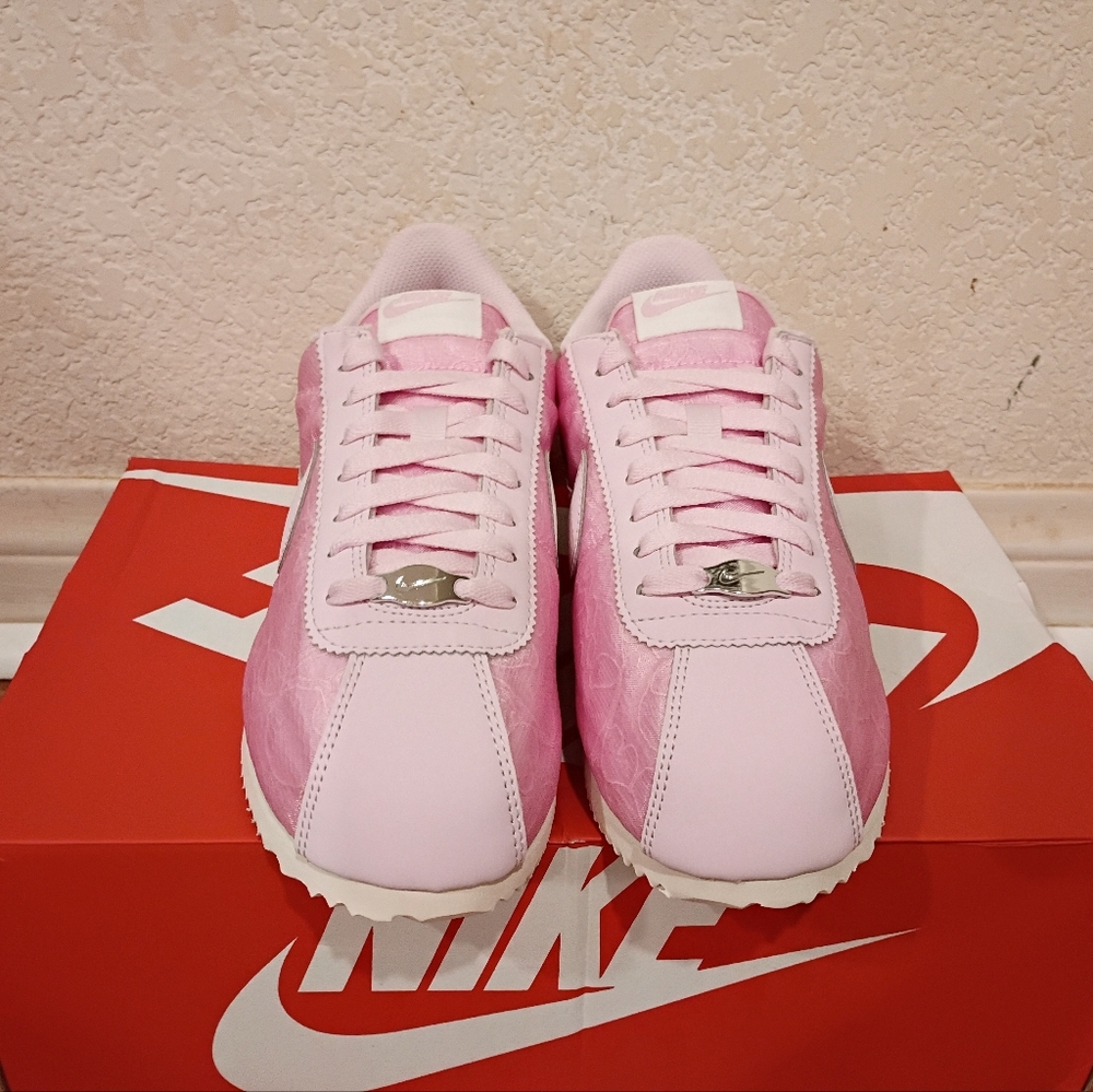 Nike Cortez - Picture 2 of 5